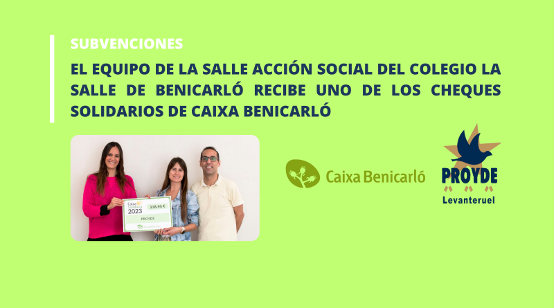 El equipo de La Salle Acción Social del Colegio La Salle de Benicarló recibe uno de los cheques solidarios de Caixa Benicarló